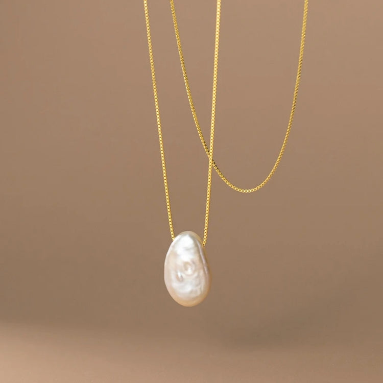 Classy Irregular Natural Pearl Necklace & Bracelet
